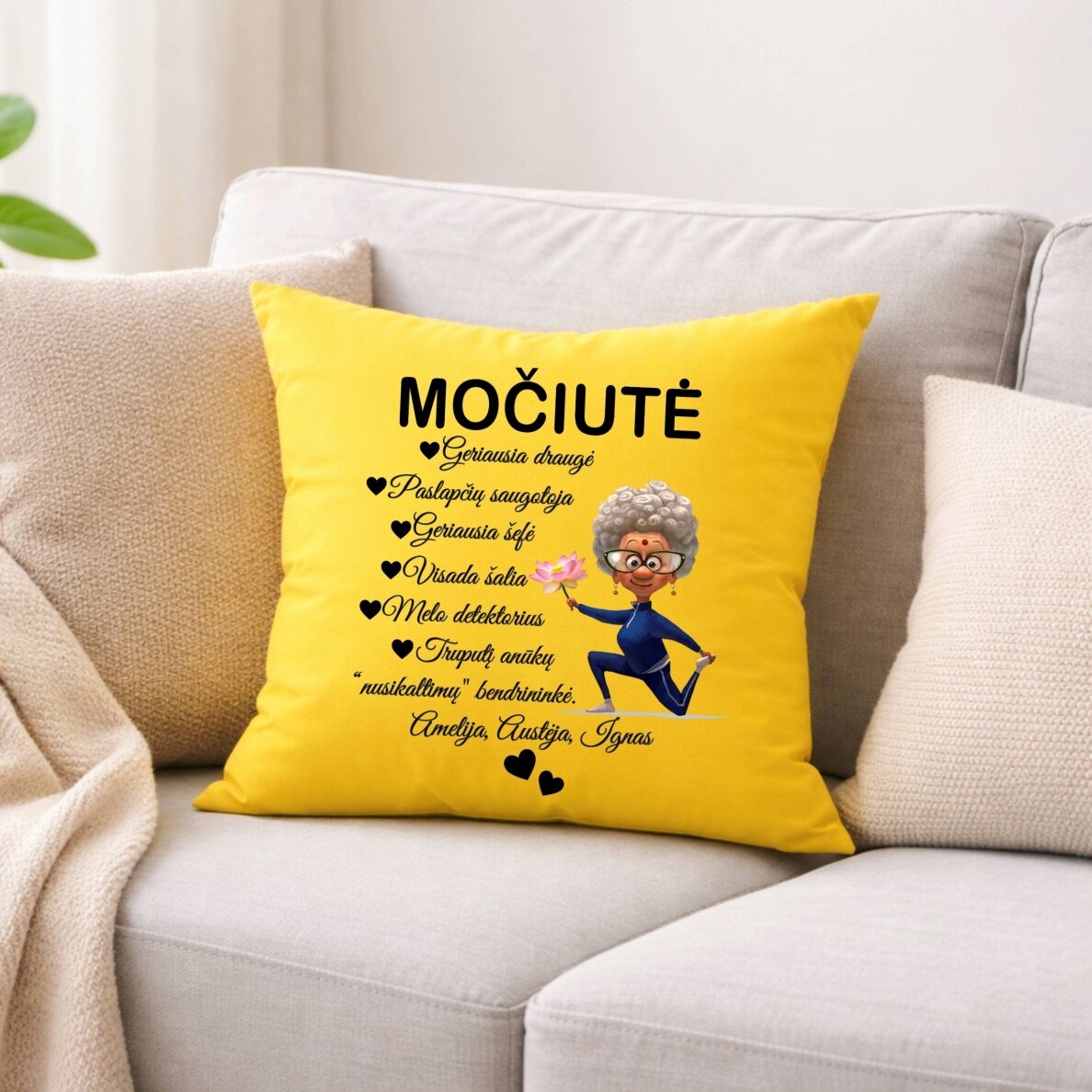 Pagalvė su spauda Močiutė 1